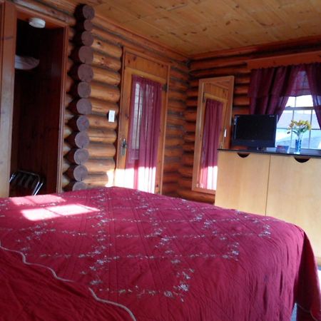 Seven Dwarfs Cabin - On The Brook Cabins Lake George Buitenkant foto