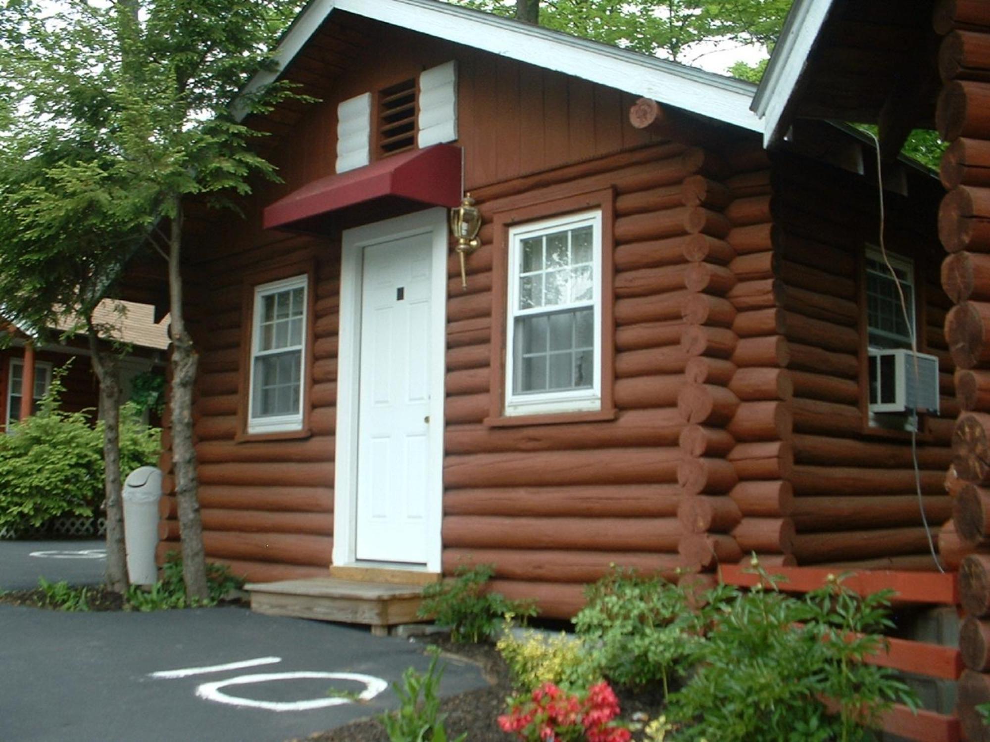Seven Dwarfs Cabin - On The Brook Cabins Lake George Kamer foto
