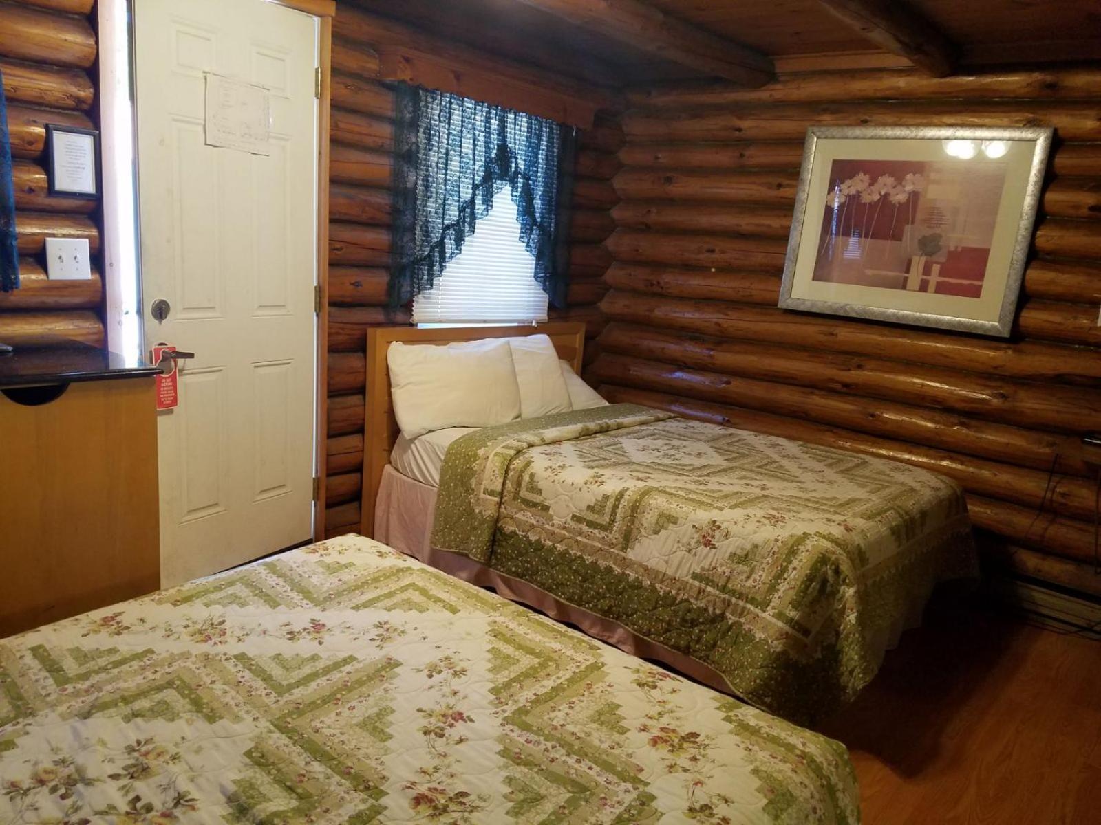 Seven Dwarfs Cabin - On The Brook Cabins Lake George Buitenkant foto