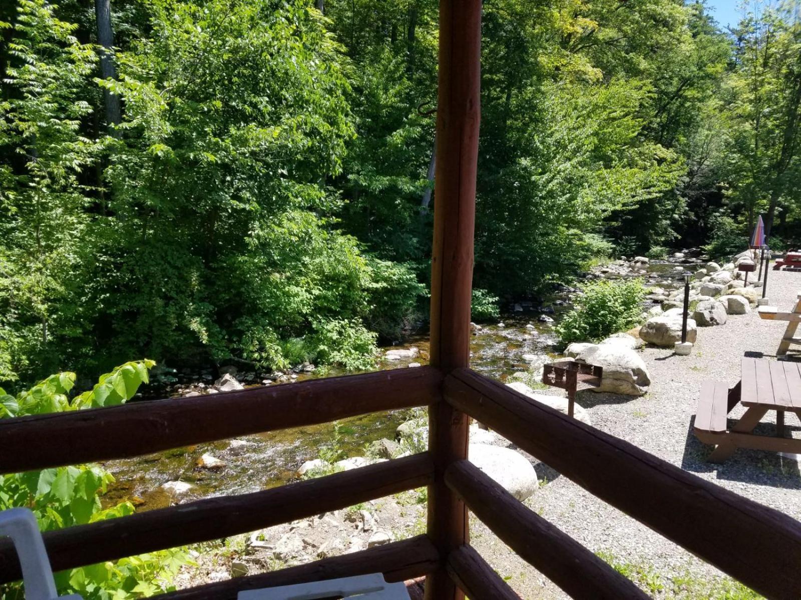Seven Dwarfs Cabin - On The Brook Cabins Lake George Buitenkant foto